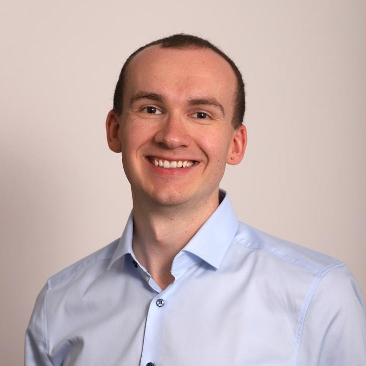 Portrait of Ananya meditation instructor